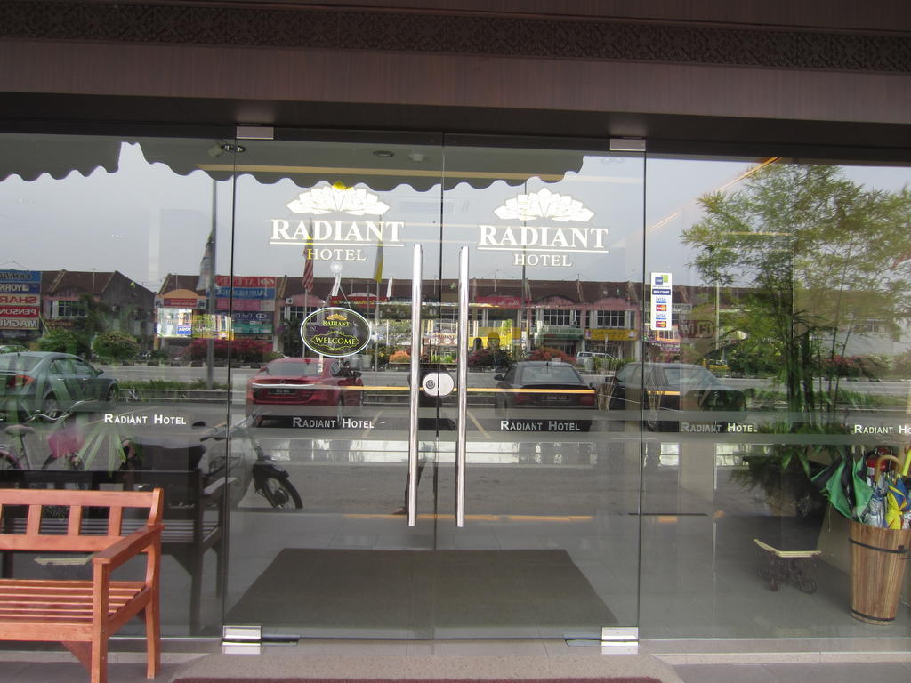 Radiant Hotel Sitiawan Extérieur photo