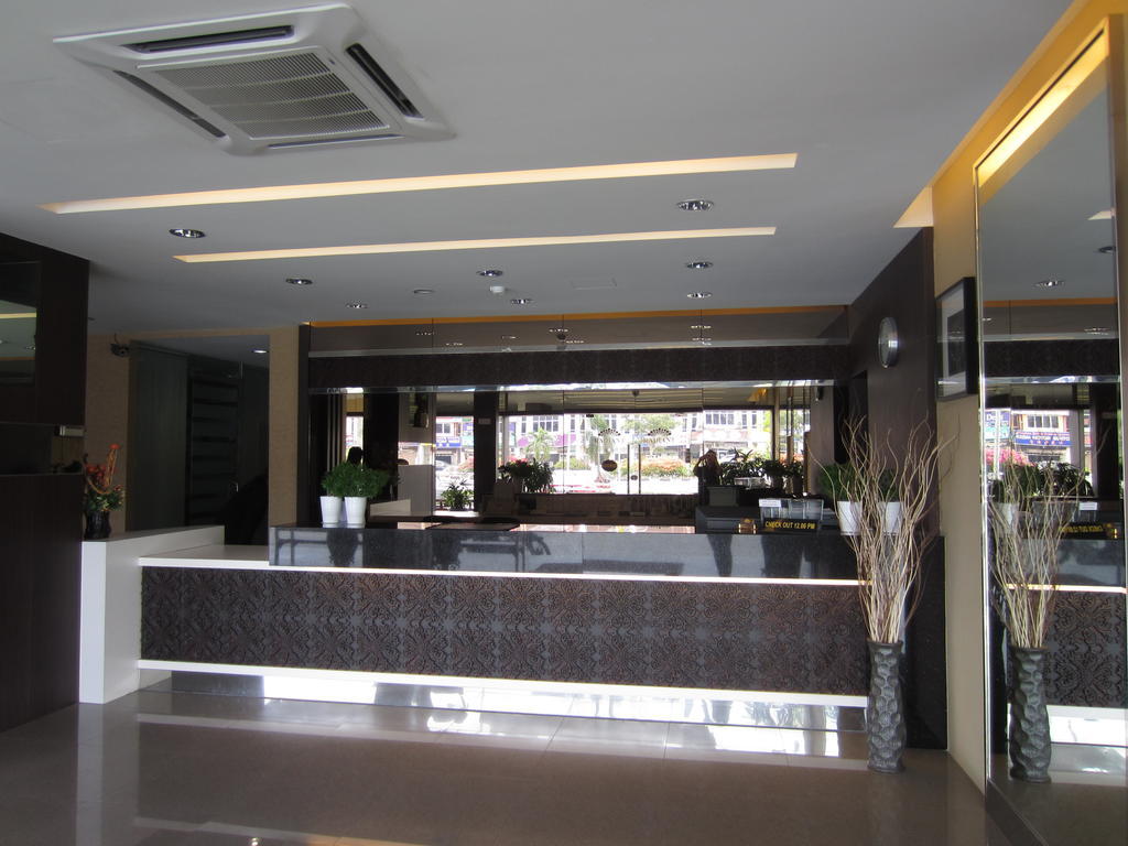 Radiant Hotel Sitiawan Extérieur photo