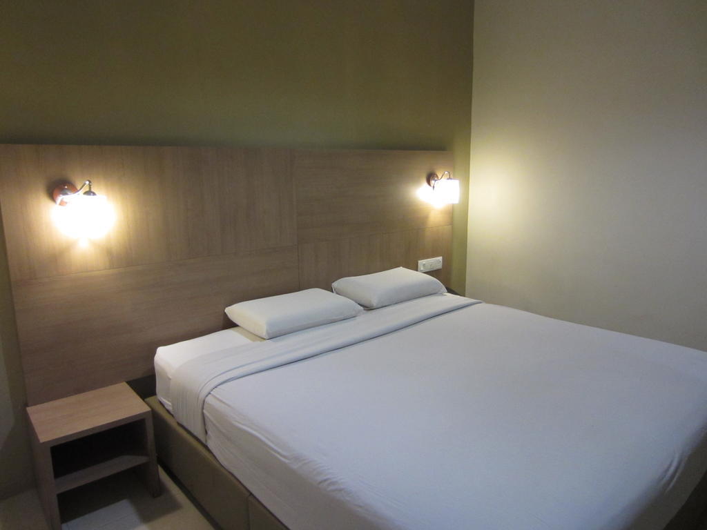 Radiant Hotel Sitiawan Chambre photo