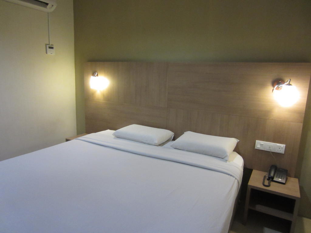 Radiant Hotel Sitiawan Chambre photo