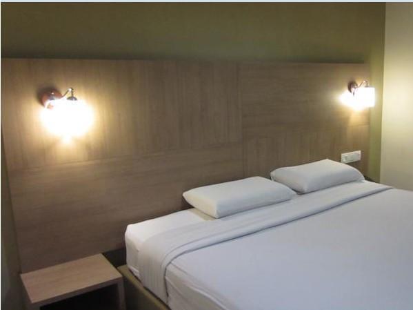Radiant Hotel Sitiawan Extérieur photo