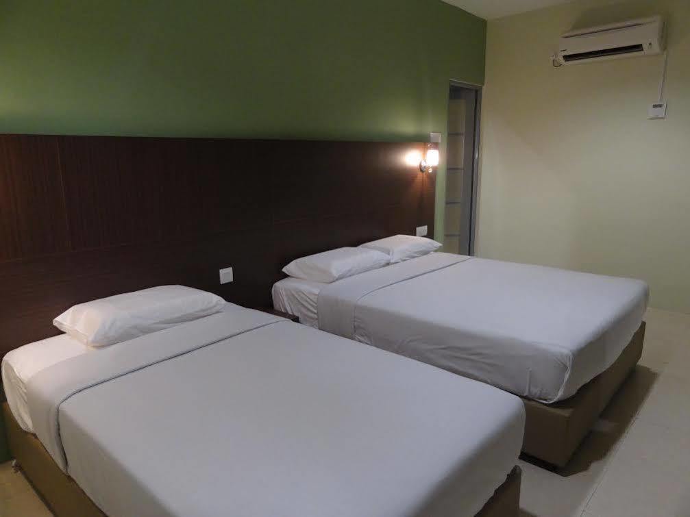 Radiant Hotel Sitiawan Extérieur photo